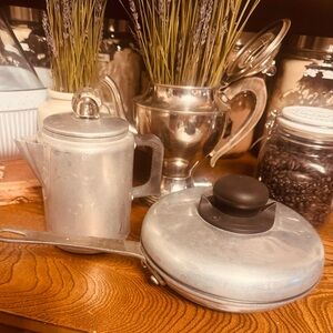 Vintage 4 pc Aluminum Coffee Pot/lid and 7” Frying Pan w/venting lid Set